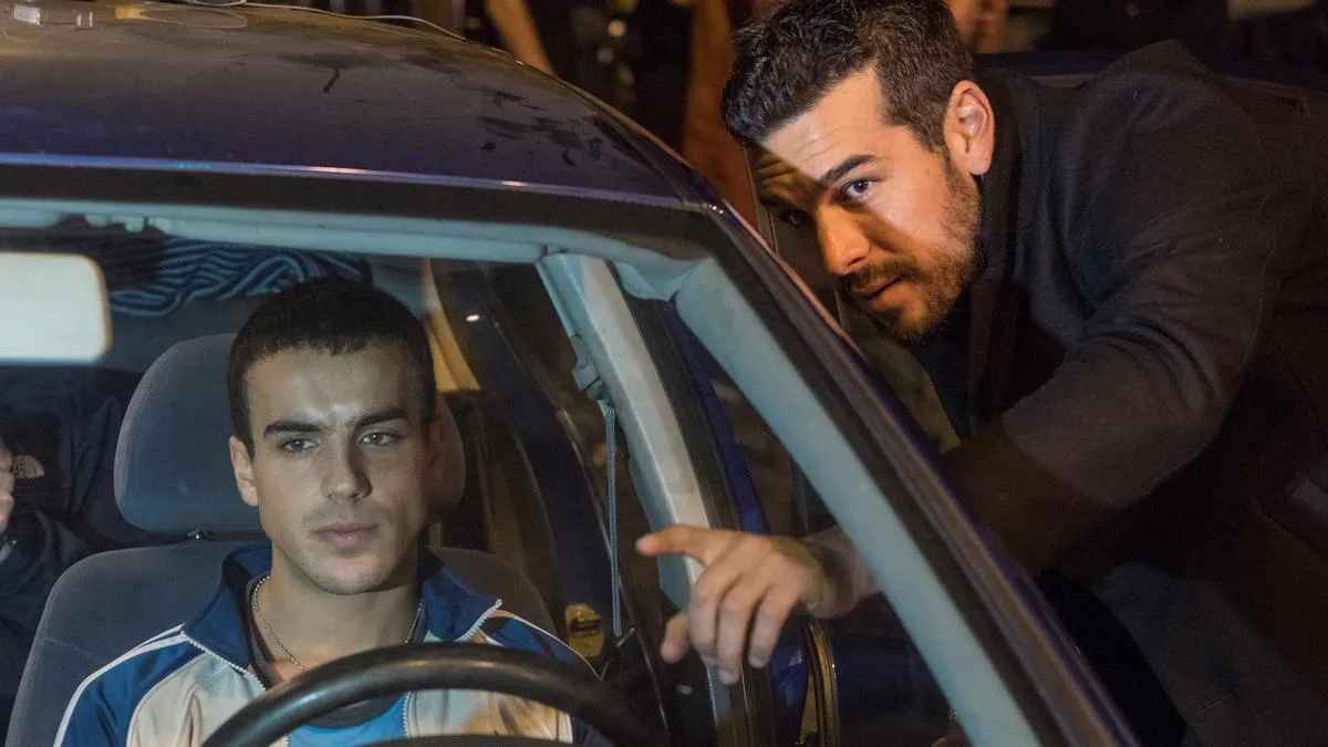 Mario Casas revine în tinerețea sa suburbană în debutul său regizoral
