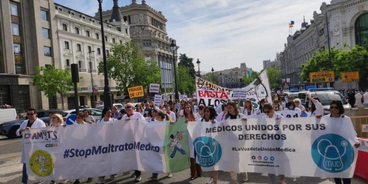 Greva medicilor din centrele de sănătate din Madrid continuă de luni