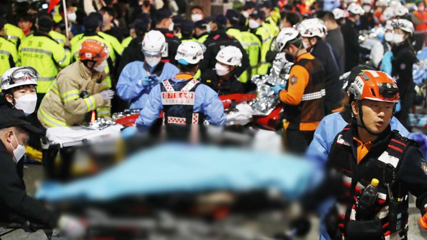 Poliția coreeană efectuează raid în mai multe secții de poliție pentru a investiga greșelile din tragedia de la Seul