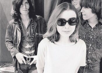 1.300 USD pentru o cutie de chinuri: obiectele lui Joan Didion scoase la licitație