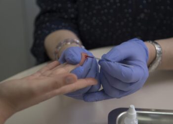 O persoană infectată cu HIV: "Există încă multă rușine și stigmatizare și te simți singur"