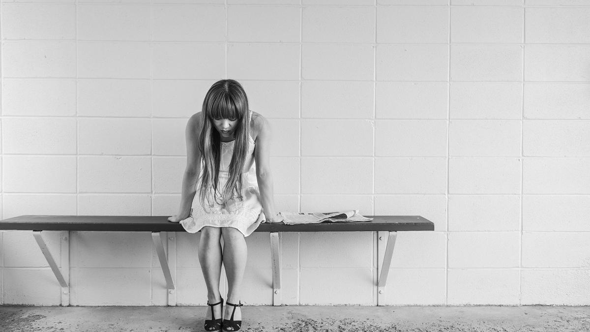 Femeie, adolescentă, dintr-o familie de migranți și victimă a abuzului sexual: fața comportamentului suicidar în Spania