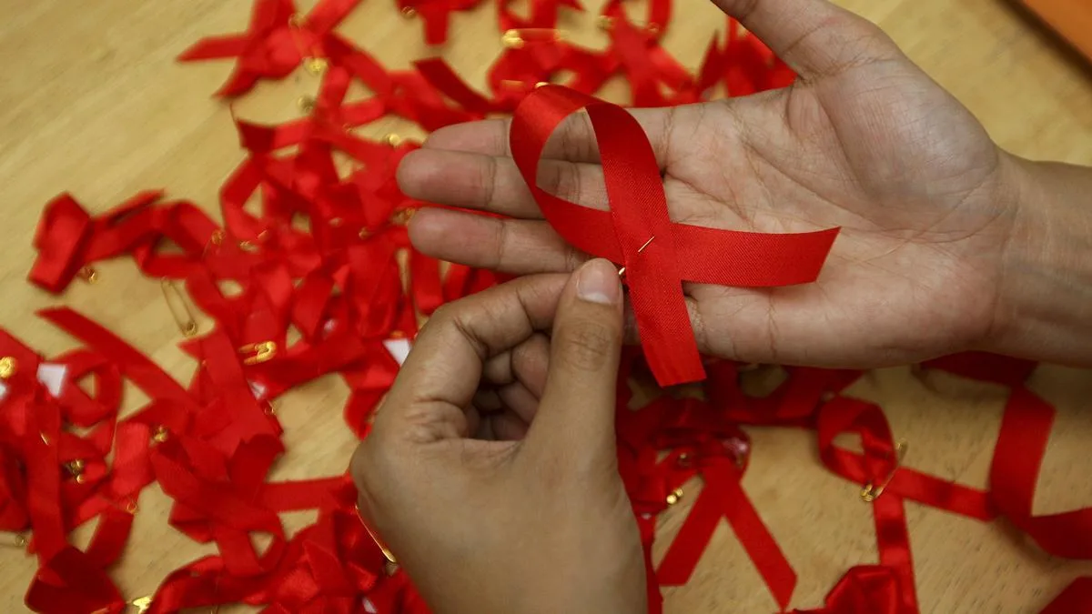 Experții HIV solicită screening pentru a reduce transmiterea virusului