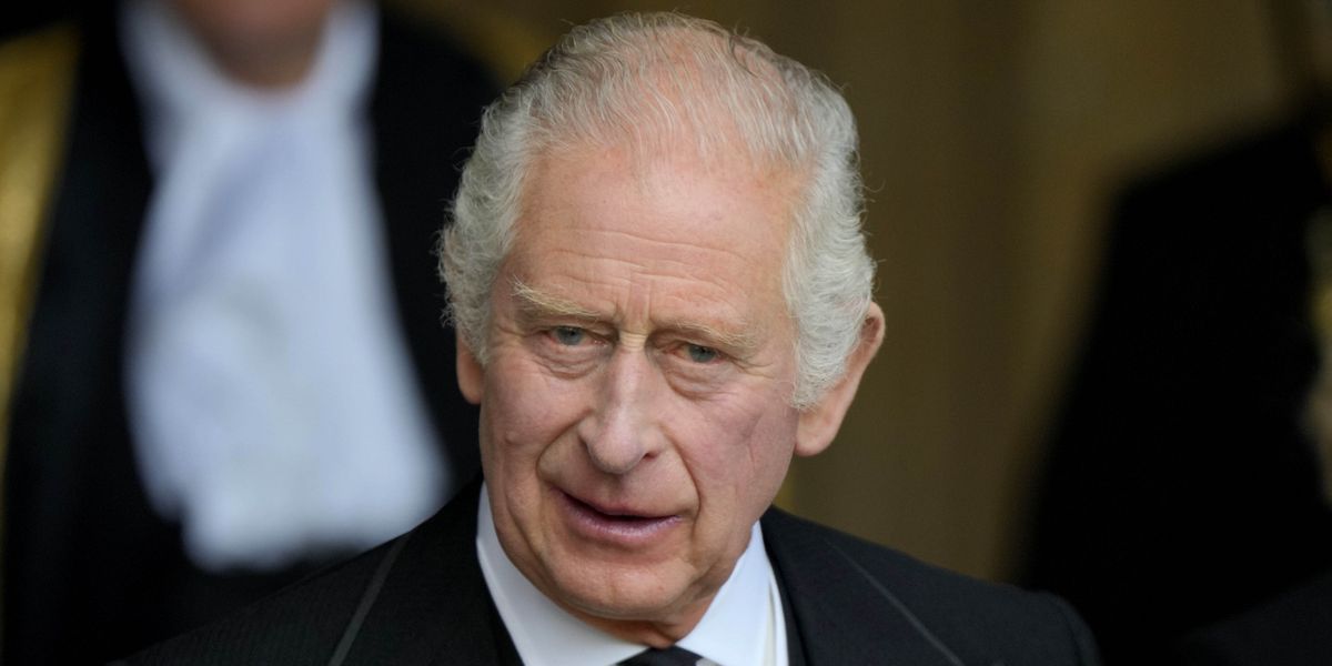 Regele Carlos III concediază un angajat pentru că este rasist
