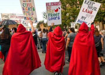 Entitățile dau vina pe violența instituțională pentru lipsa de garantare a drepturilor de reproducere ale femeilor