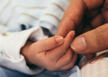 Virusul fiecărui an: "Nu se poate face nimic pentru a preveni bronșiolita la bebeluși"