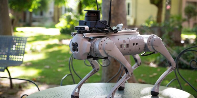 Tefi, câinele robot creat pentru a ajuta persoanele dependente sau cu dizabilități