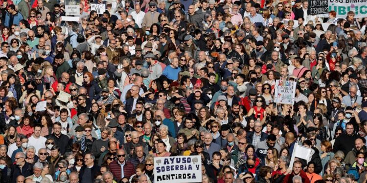 Gradul de satisfacție al spaniolilor cu sănătatea publică a scăzut