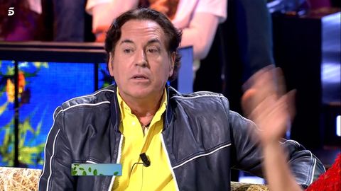 Pipi îi răspunde Danielei pe platou