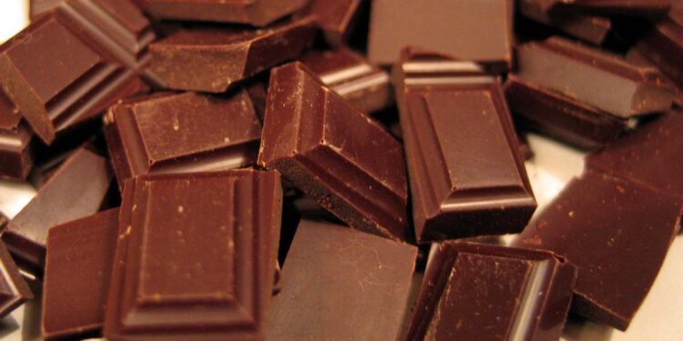 Alertă alimentară pentru nuci în ciocolată neagră din Spania