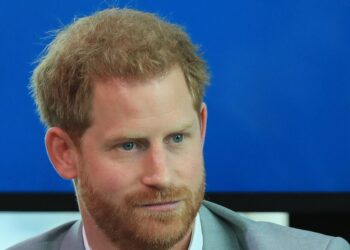 Harry face cea mai dură declarație împotriva familiei sale
