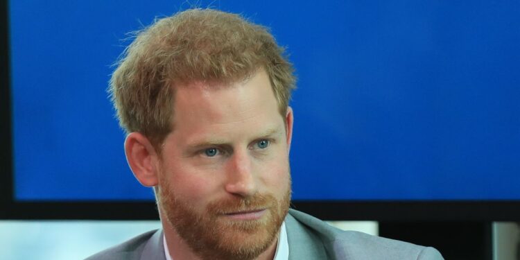 Harry face cea mai dură declarație împotriva familiei sale