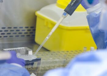 Un studiu reconsideră termenul de recomandare pentru utilizarea prezervativelor în cazurile de variola maimuțelor