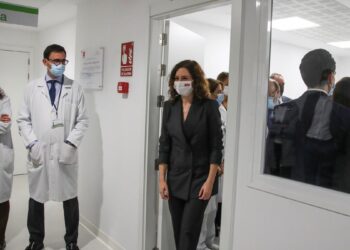 Legea Ayuso Omnibus: crearea Agenției de Contractare a Sănătății generează reticență din cauza lipsei de control și transparență