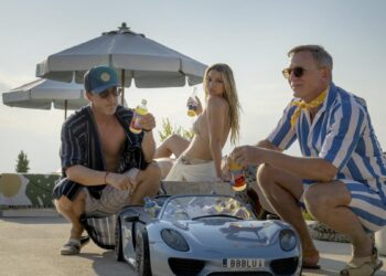 Lansări de filme |  Daniel Craig scaldă din nou o saga în aur: „Daggers in the back” revine