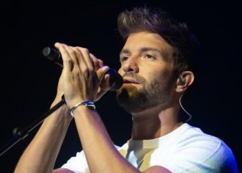 Discurile săptămânii: Pablo Alborán, La Bien Querida, Tesouro, Guitarricadelafuente și Dezron Douglas