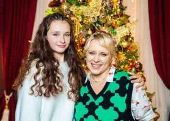 Jolie x Veve x Santa, Can't You Hear Me