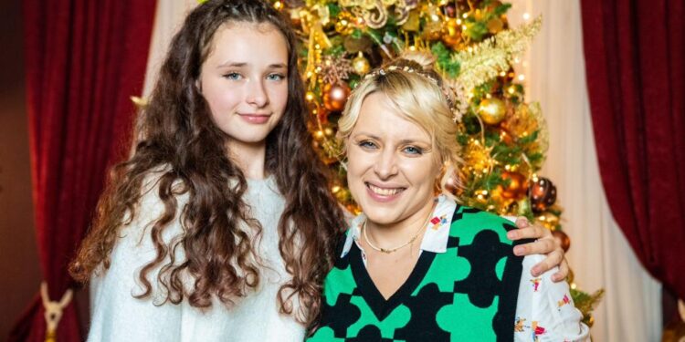 Jolie x Veve x Santa, Can't You Hear Me