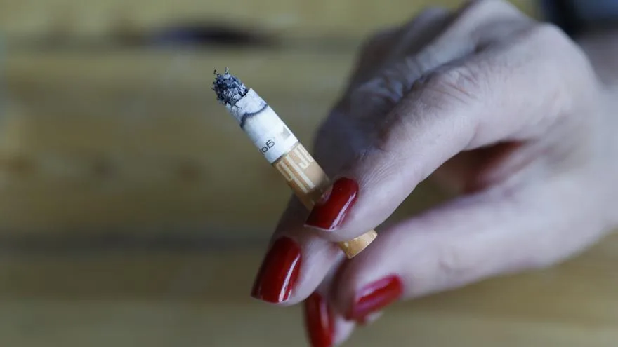 Studiu care detaliază modul în care fumatul și băutura cresc riscul de cancer la cap și gât