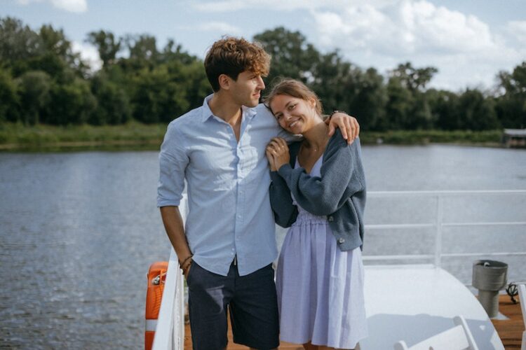 Cum îți dai seama că el te place cu adevărat