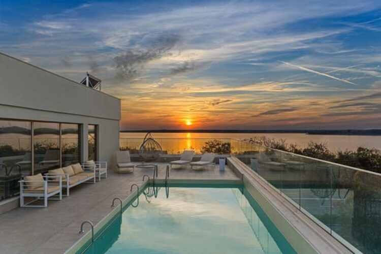 Vila perfectă pentru o escapadă romantică