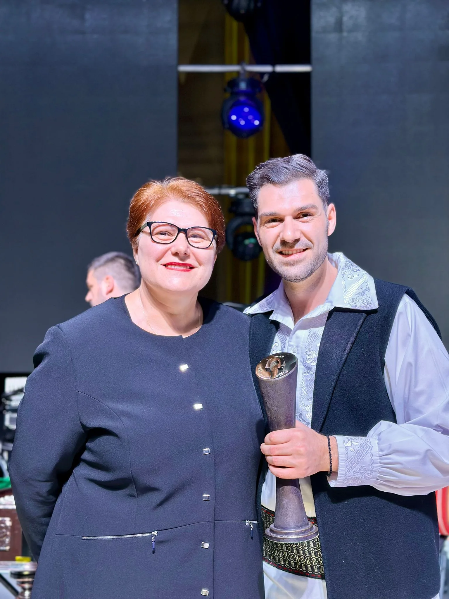 Gabriel Dumitru cu mama la premiile Potcoava de Aur pentru muzică populară