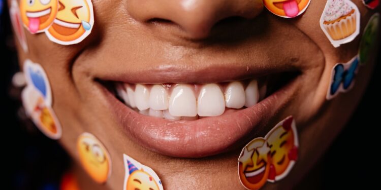 Implant dentar și fatete dentare: soluții moderne pentru un zâmbet perfect