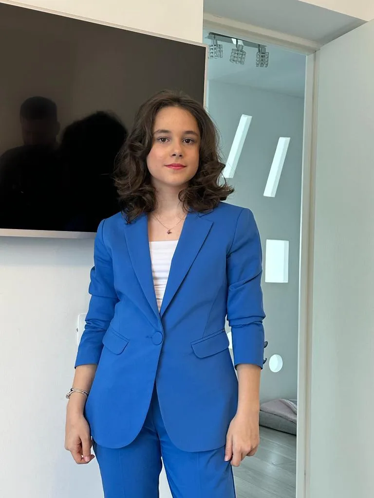 Ilinca Stan, tanara pe care publicul a urmarit-o pe scena Romanii au talent, lanseaza piesa „Copii”