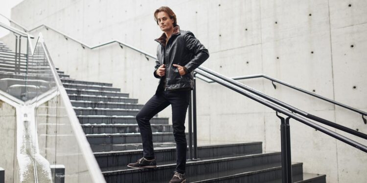 Cum să porți o geacă din piele pentru bărbați? Sugestii pentru ținutele de zi cu zi și pentru ocazii elegante