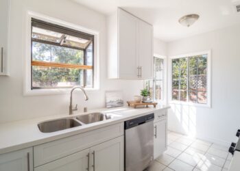 Vesela necesara in bucatarie: Ghidul Complet pentru alegerea celor mai potrivite produse