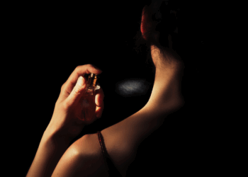 Miresme atractive pentru ambele sexe: comandă parfumuri unisex cu următoarele note olfactive