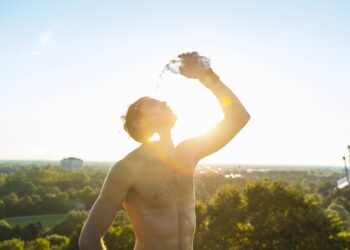 Cum recunoști insolația: 5 simptome pe care nu trebuie să le ignori