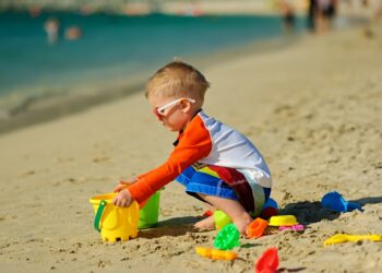 Jucării pentru copii potrivite pentru joaca în aer liber