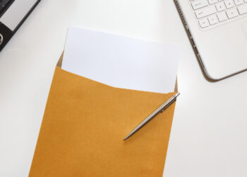 Cât de bine îți poți organiza actele firmei folosindu-te de plicul port document?