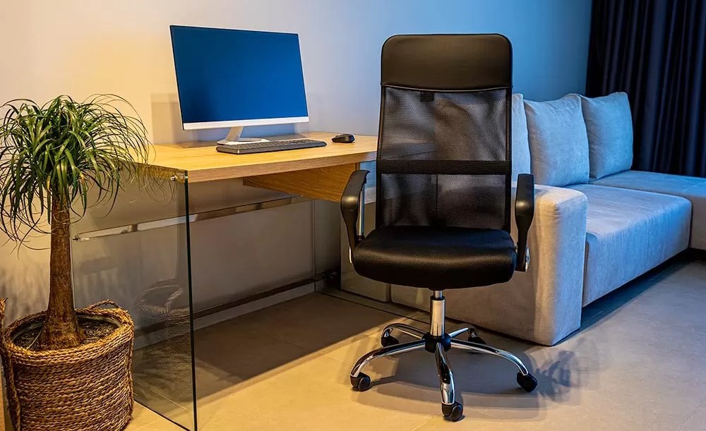 Cum îți setezi corect scaunul ergonomic ca să te salveze, nu să te încurce