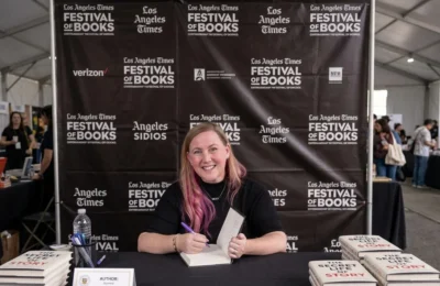 Vestea care ii va surprinde pe fanii Fourth Wing. Noua carte nu este deloc ce credeti