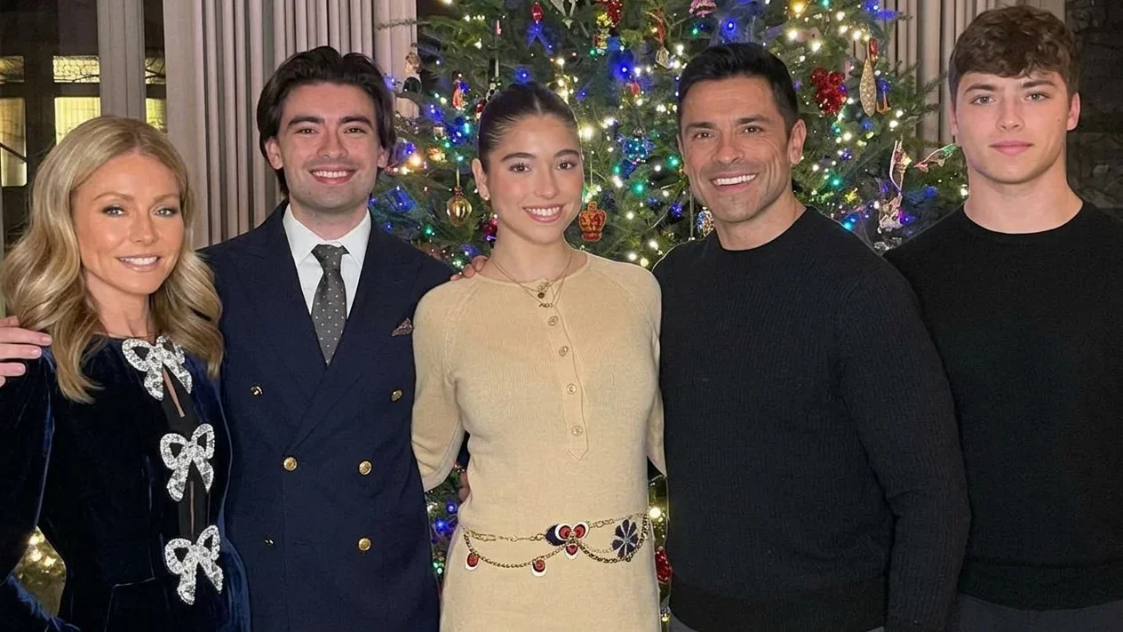 Aniversare uriasa la Hollywood. Kelly Ripa si Mark Consuelos implinesc 30 de ani de la nunta