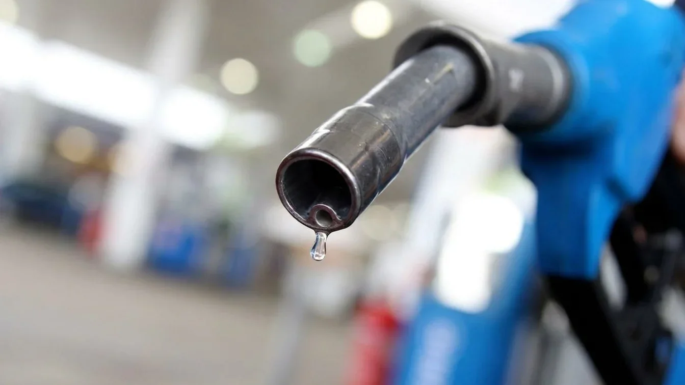 Benzina a sărit de 9 lei. Vestea neașteptată pentru șoferi e diferența de 16% față de Europa