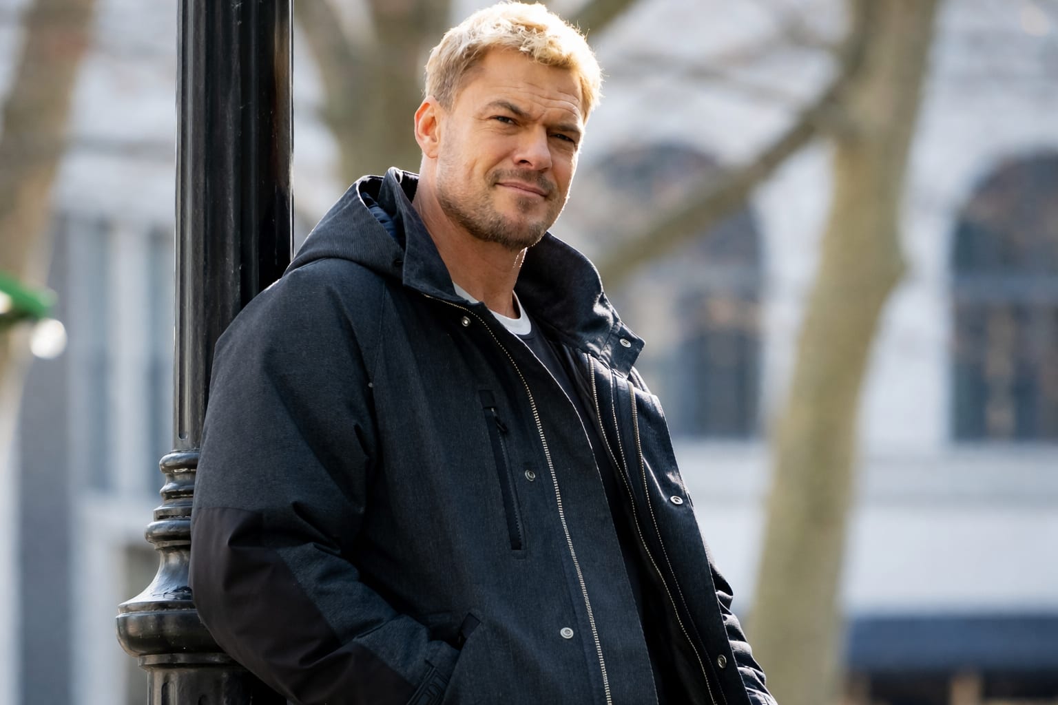 Alan Ritchson spune că o cameră corporală l-a ferit de arestare după incidentul din 22 martie 2026