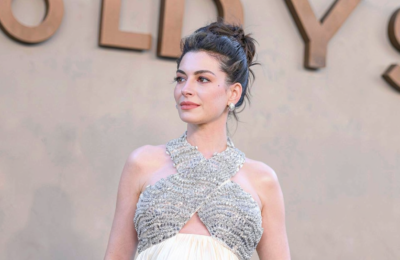 Anne Hathaway și-a confirmat sarcina la premiera The Odyssey din New York