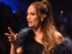 Jennifer Lopez a urcat pe scenă pe 27 iunie într un body transparent cu efect de tatuaj la Obsessed Fest
