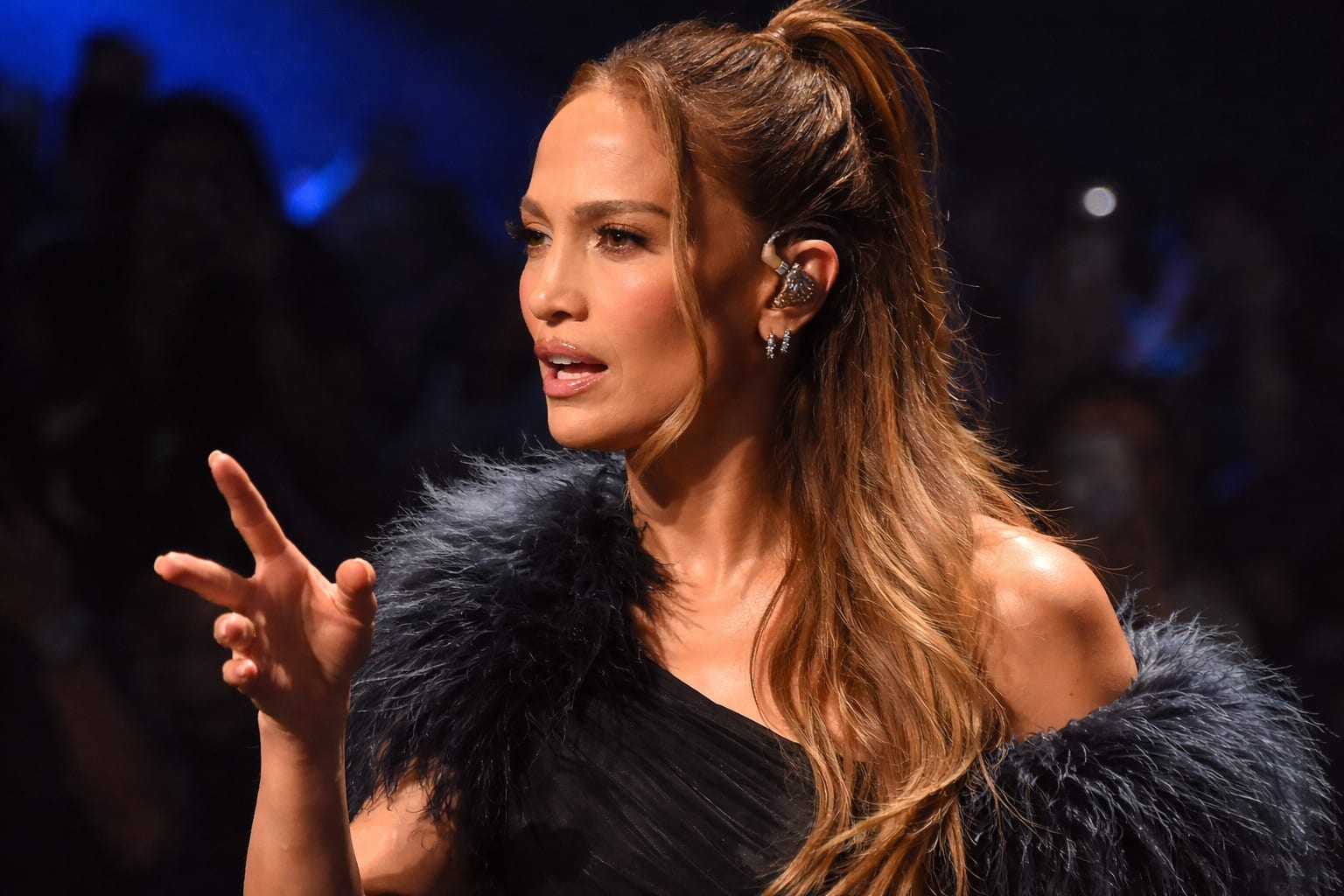 Jennifer Lopez a urcat pe scenă pe 27 iunie într un body transparent cu efect de tatuaj la Obsessed Fest