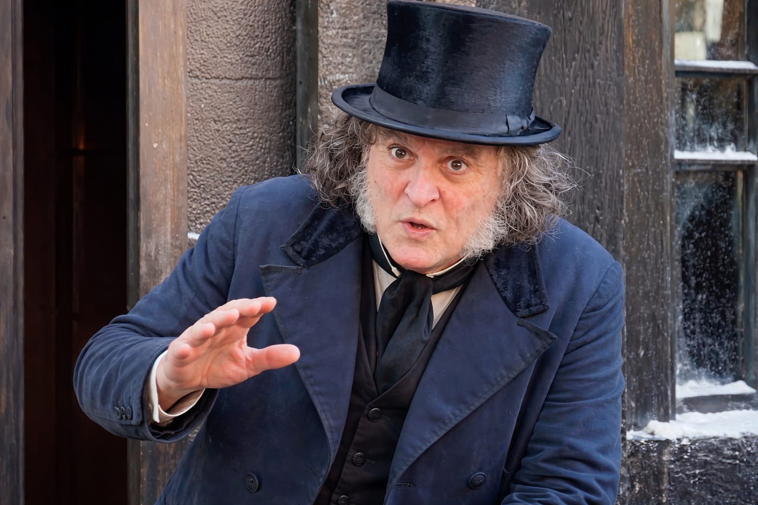 Johnny Depp a apărut la Comic-Con costumat în Scrooge pentru filmul Ebenezer