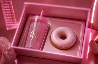 Kylie Jenner a lansat pentru Dunkin o campanie în roz pal cu trei băuturi disponibile ACUM