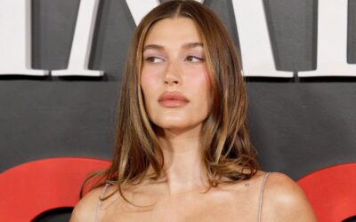 Metoda în doi pași arătată de Hailey Bieber pentru un look mai odihnit în zona de sub ochi