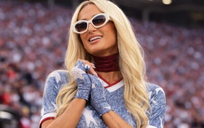 Paris Hilton a purtat un tricou FIFA 2026 transformat în rochie micro-mini