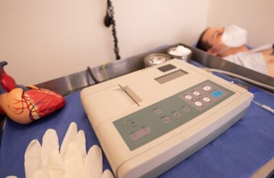 Coronarografie vs. angioplastie cu stent: ce diferențe sunt și când se face fiecare?
