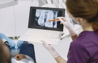 Implant dentar Straumann: ce se întâmplă în lunile dintre inserare și lucrarea finală