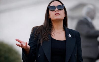 Alexandria Ocasio-Cortez s-ar fi despărțit de logodnicul ei, Riley Roberts