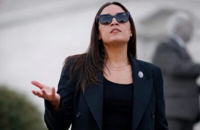 Alexandria Ocasio-Cortez s-ar fi despărțit de logodnicul ei, Riley Roberts